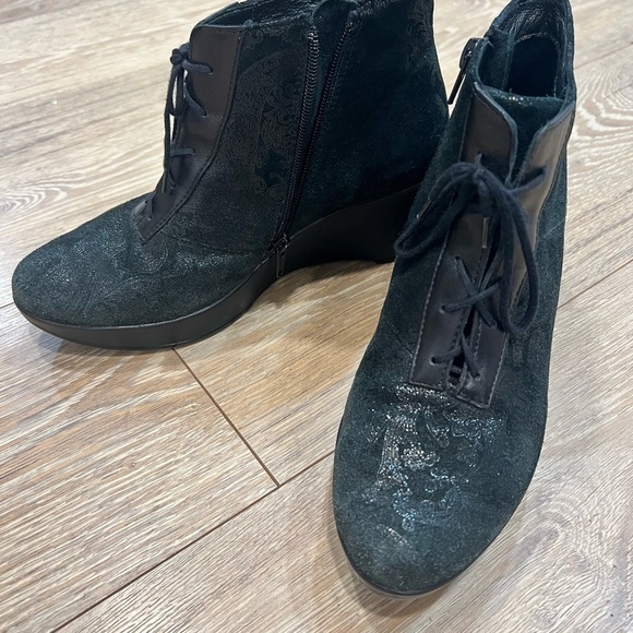 NAOT ankle wedge booties in black with shimmering design - Picture 8 of 11